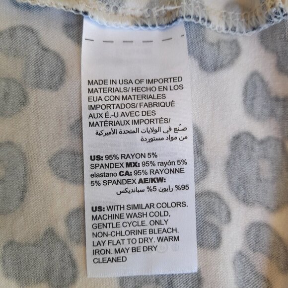 Chico's Animal Print Twist-Front 3/4 Sleeve Stretch Top Size 1 - Picture 6 of 6